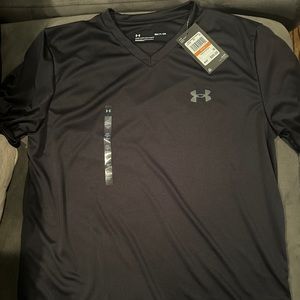 Under armor velocity 2.0 SS Vneck short